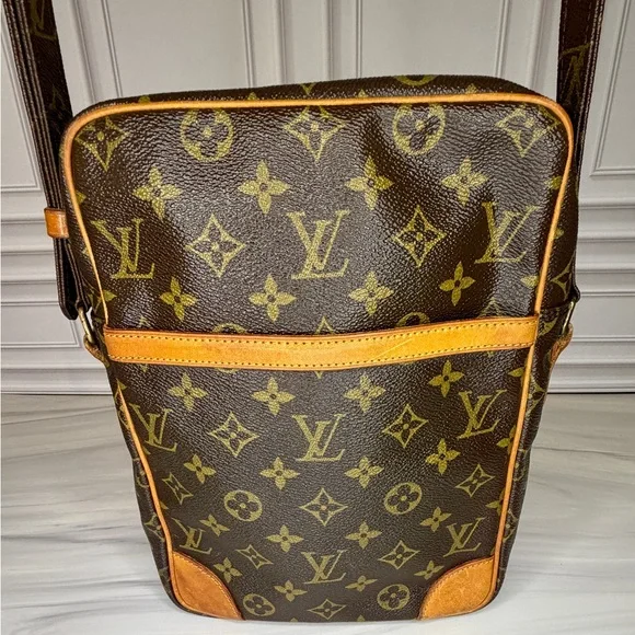 Louis Vuitton Monogram Danube Crossbody Bag | Full Inclusion | Vintage - Picture 4 of 14
